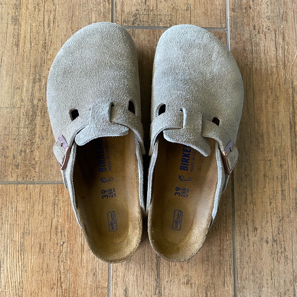 Birkenstock Soft Footbed Boston in Taupe Suede